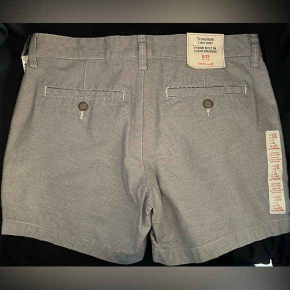 Khakis by Gap Girlfriend 5” Short - Picture 5 of 6